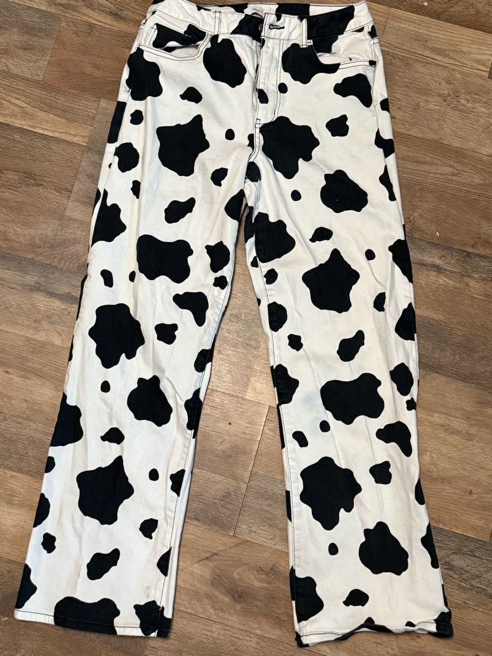 🐮 Forever 21 Cow Print Stretch Denim High Rise Straight Leg Jean
